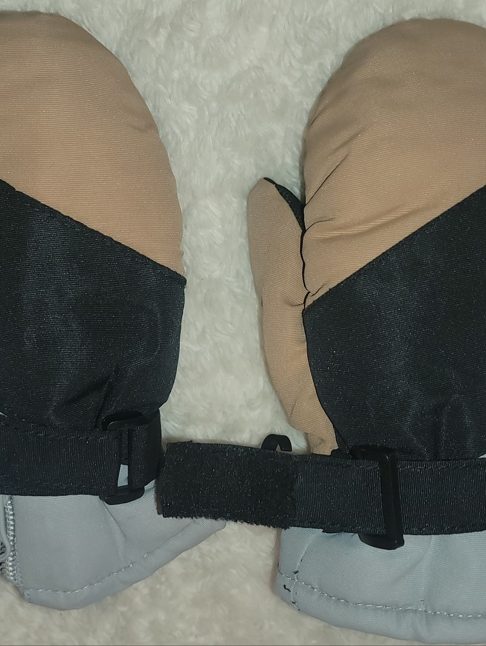 Swiss Tech ski mittens and tan black and gray 3t/1 Size